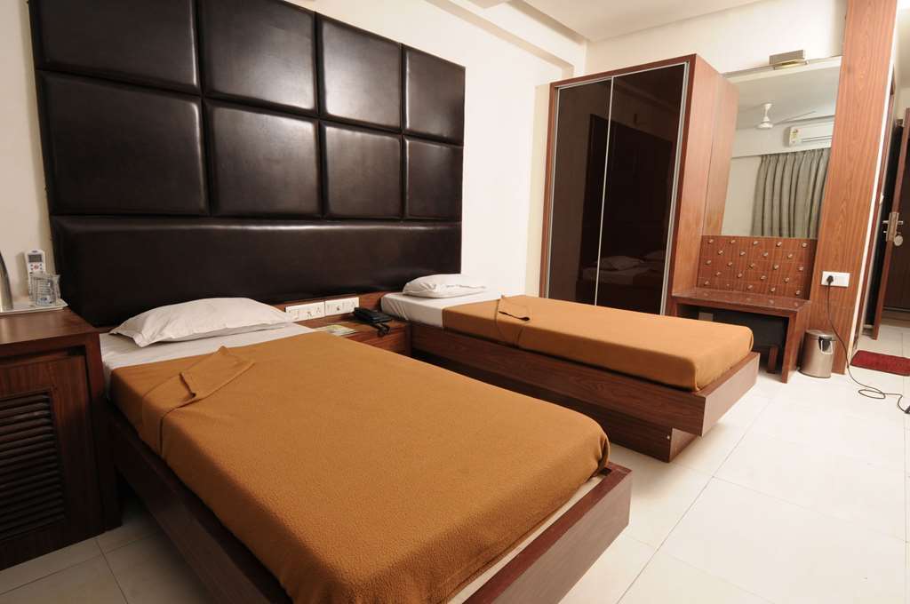 Hotel Neelkanth Paradise Ahmadábád Pokoj fotografie